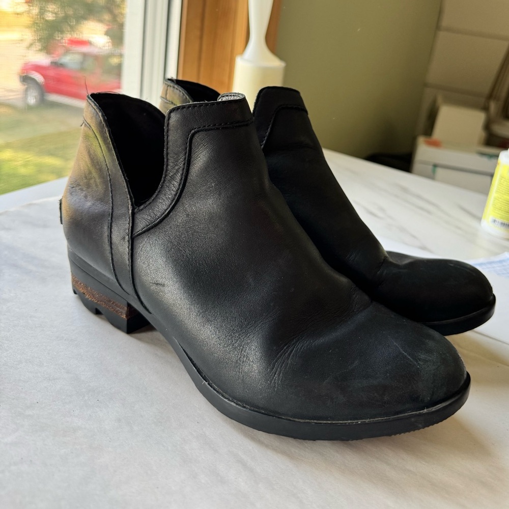 Sorel Lola II Cut Out Booties - Picture 6 of 7